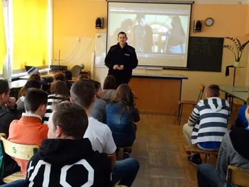 Policjanci spotkali się z uczniami szkół (zdjęcia)