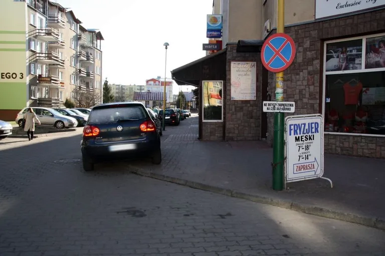 Kolejni mistrzowie parkowania (zdjęcia)