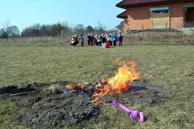 Maluchy pożegnały zimę (zdjęcia)