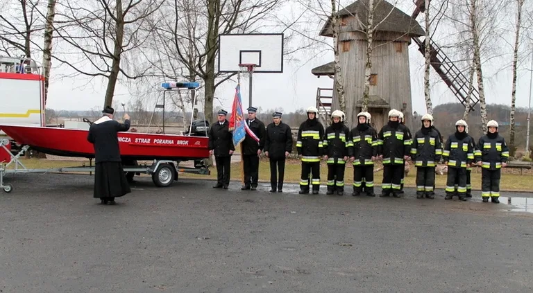 Strażacy z Broku z nowoczesną łodzią (zdjęcia)