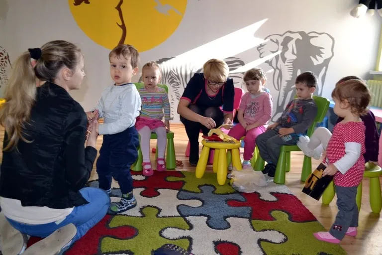 Przedszkolaki poznały prace krawcowej (zdjęcia)