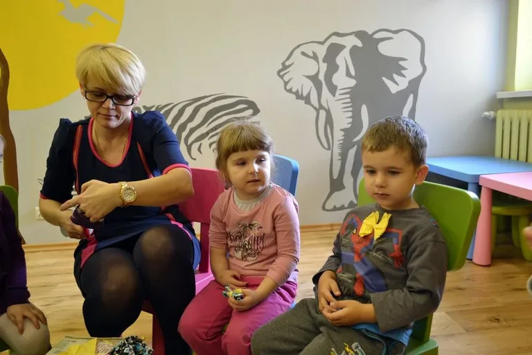 Przedszkolaki poznały prace krawcowej (zdjęcia)