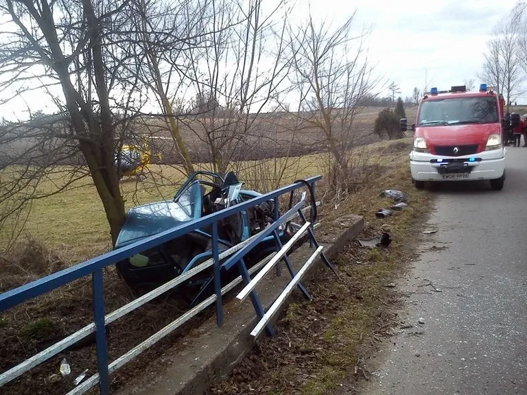 Stracił panowanie nad pojazdem (zdjęcia)