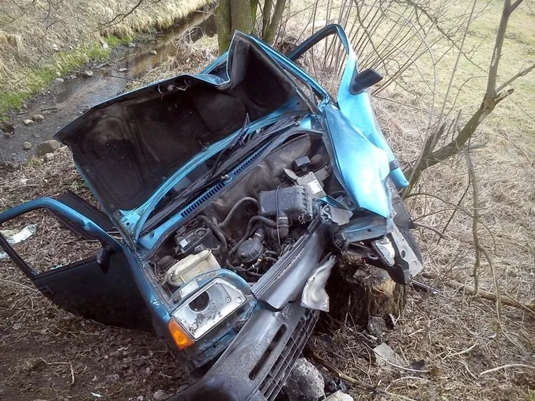 Stracił panowanie nad pojazdem (zdjęcia)