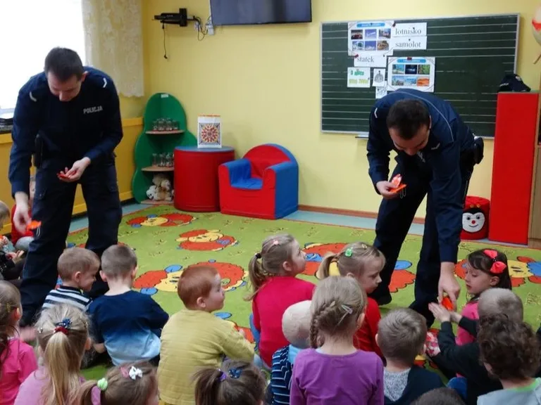 Policjanci spotkali się z najmłodszymi (zdjęcia)