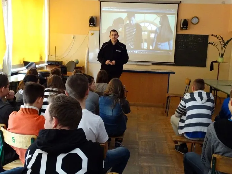 Policjanci spotkali się z uczniami szkół (zdjęcia)