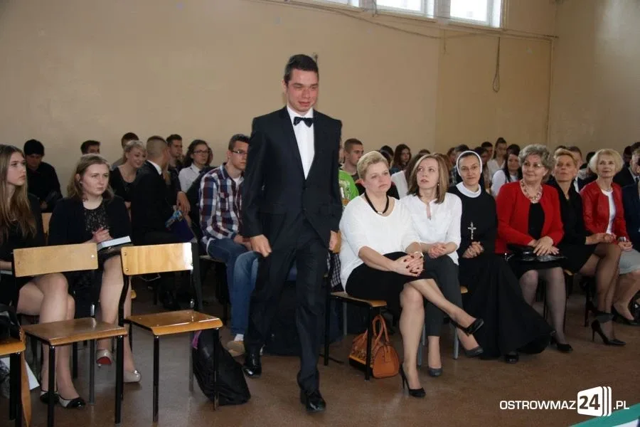Maturzyści Ekonomika abiturientami (zdjęcia)
