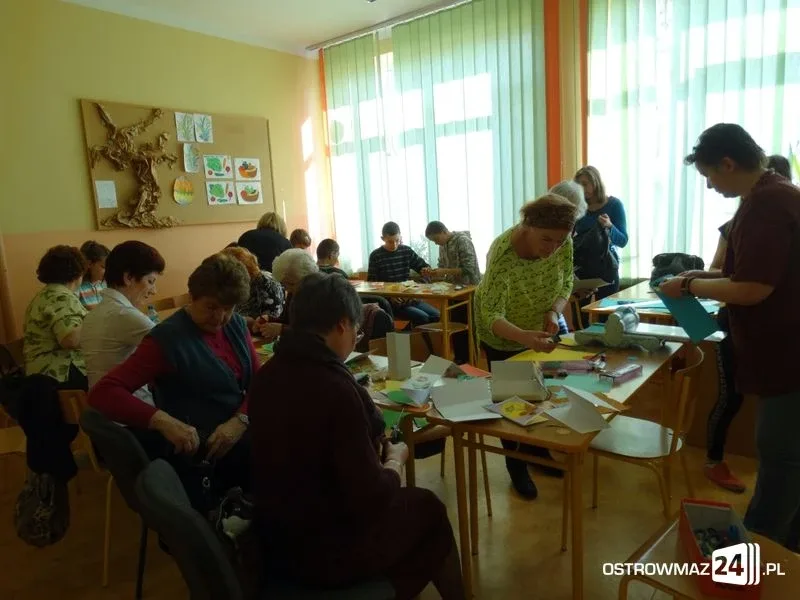 Tworzyli kartki świąteczne (zdjęcia)