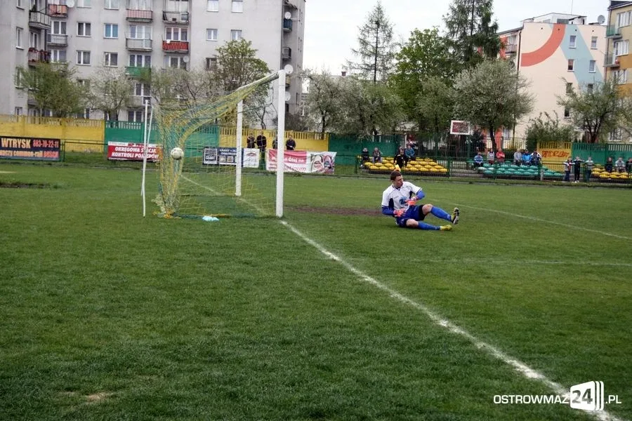 Juniorzy KS Ostrovia pokonali lidera (zdjęcia)