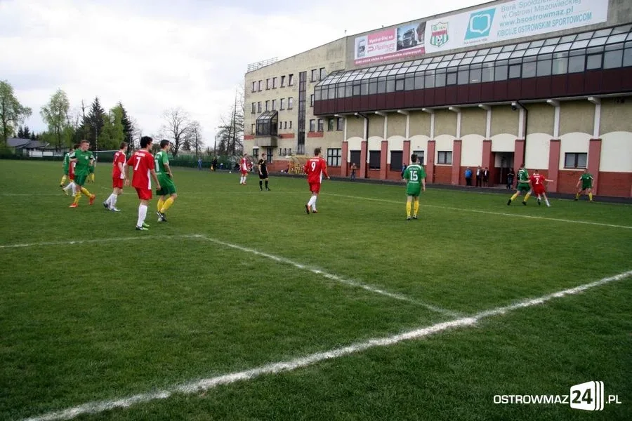 Juniorzy KS Ostrovia pokonali lidera (zdjęcia)