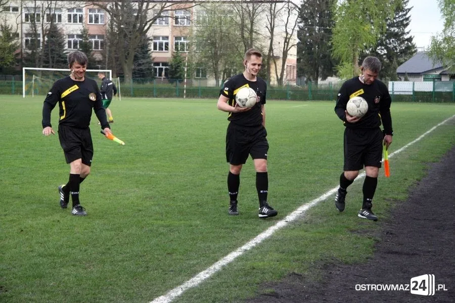 Juniorzy KS Ostrovia pokonali lidera (zdjęcia)