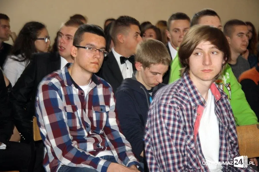 Maturzyści Ekonomika abiturientami (zdjęcia)