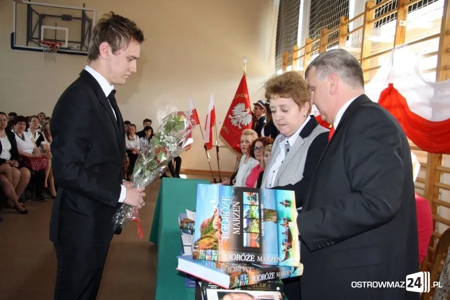 Maturzyści Ekonomika abiturientami (zdjęcia)
