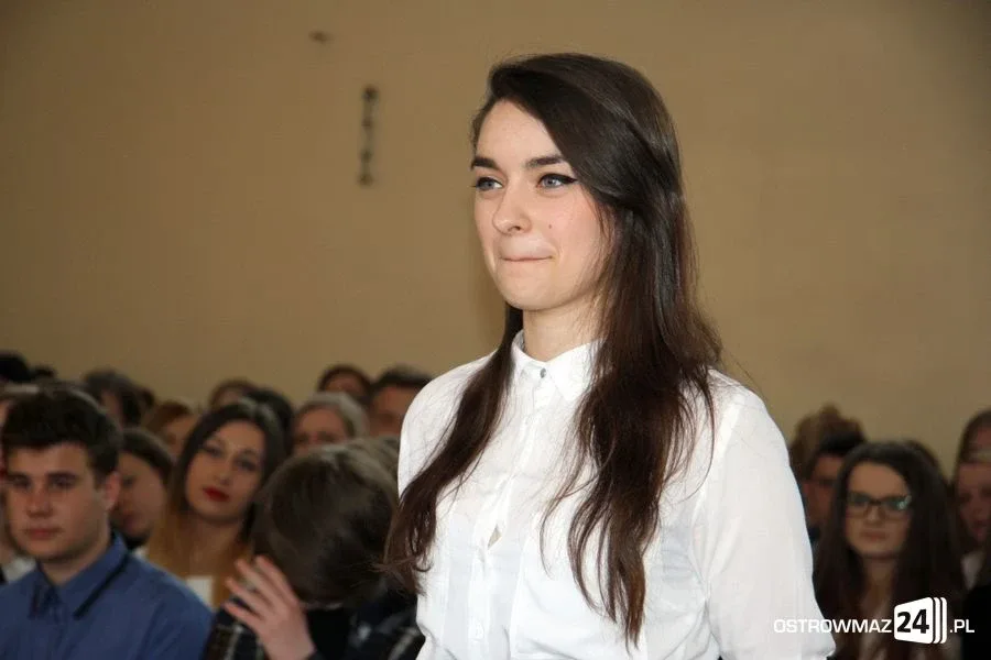 Maturzyści Ekonomika abiturientami (zdjęcia)