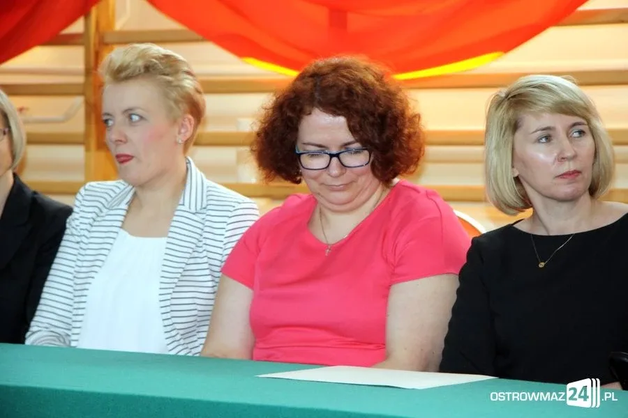 Maturzyści Ekonomika abiturientami (zdjęcia)