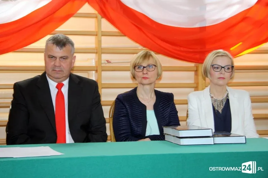 Maturzyści Ekonomika abiturientami (zdjęcia)