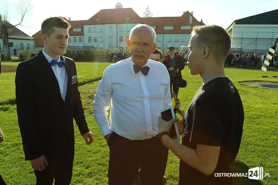 Janusz Korwin-Mikke na stadionie (zdjęcia, wideo)