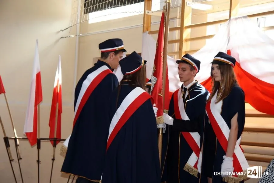 Maturzyści Ekonomika abiturientami (zdjęcia)