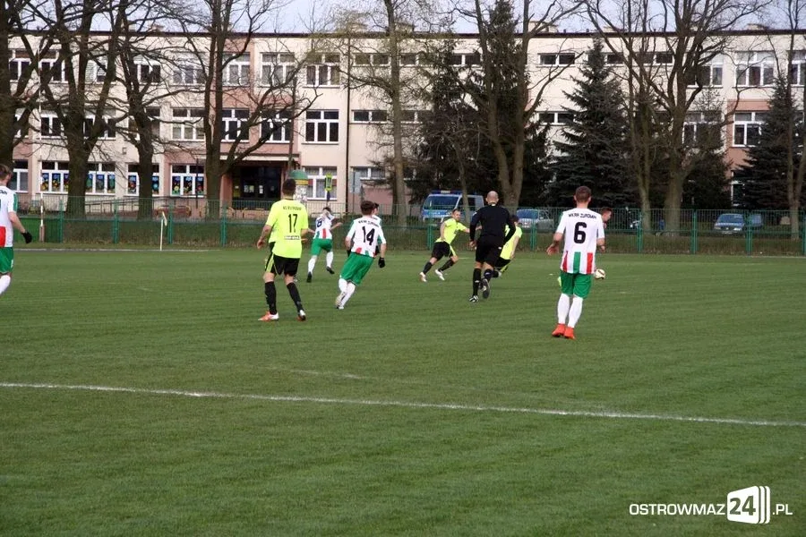 Ostrovia remisuje z outsiderem (zdjęcia, wideo)