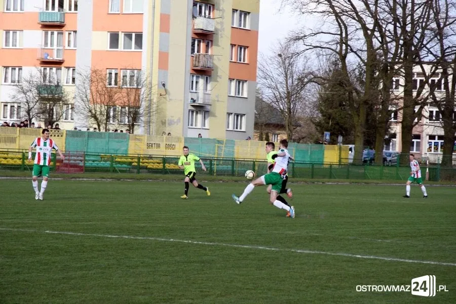 Ostrovia remisuje z outsiderem (zdjęcia, wideo)