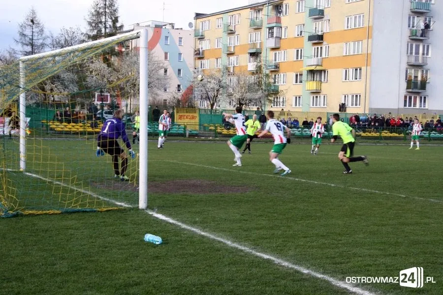 Ostrovia remisuje z outsiderem (zdjęcia, wideo)