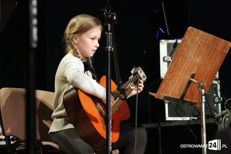 Prezentacje gitarowe w domu kultury (zdjęcia)
