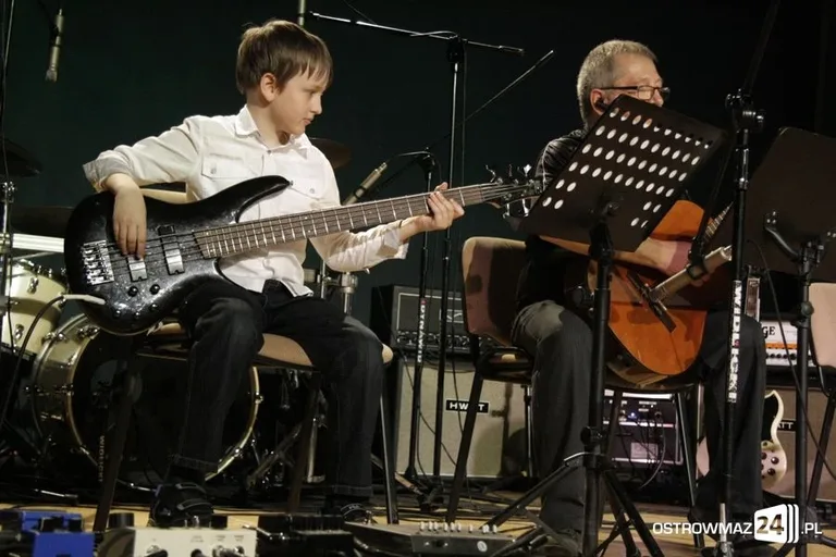 Prezentacje gitarowe w domu kultury (zdjęcia)