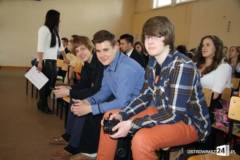 Maturzyści Ekonomika abiturientami (zdjęcia)