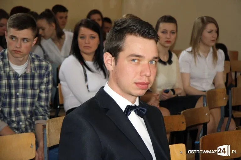 Maturzyści Ekonomika abiturientami (zdjęcia)