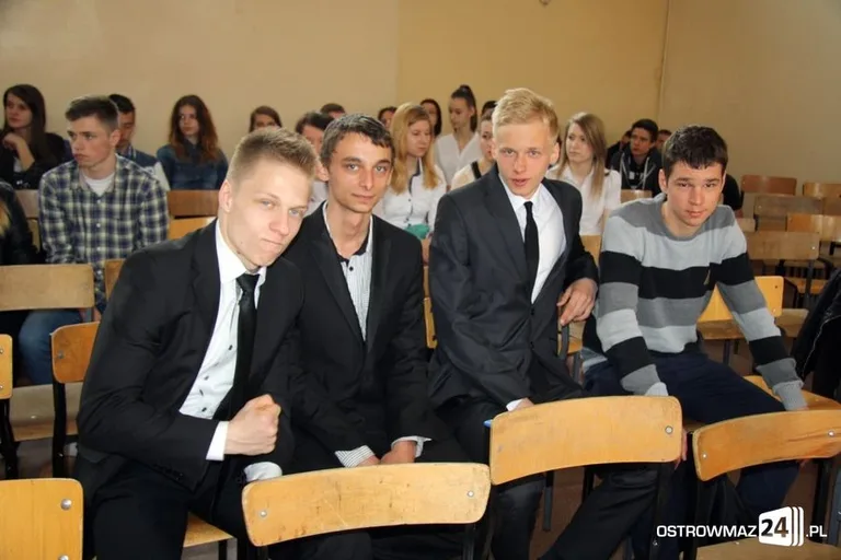 Maturzyści Ekonomika abiturientami (zdjęcia)