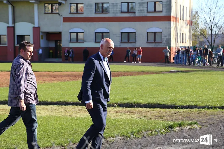 Janusz Korwin-Mikke na stadionie (zdjęcia, wideo)