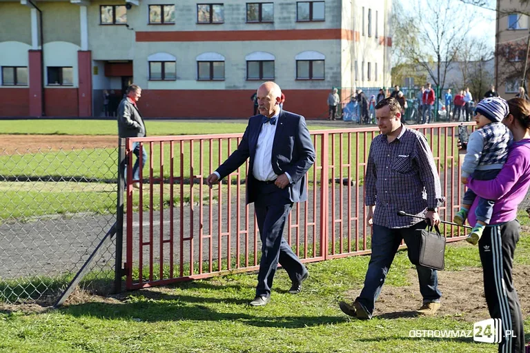 Janusz Korwin-Mikke na stadionie (zdjęcia, wideo)