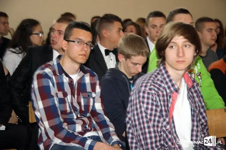 Maturzyści Ekonomika abiturientami (zdjęcia)