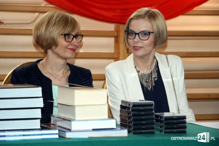 Maturzyści Ekonomika abiturientami (zdjęcia)