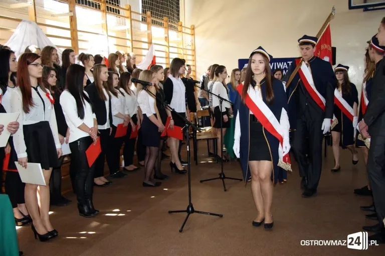Maturzyści Ekonomika abiturientami (zdjęcia)