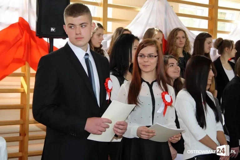 Maturzyści Ekonomika abiturientami (zdjęcia)