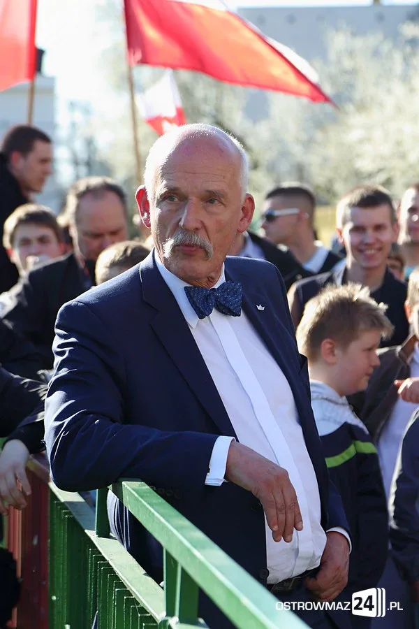 Janusz Korwin-Mikke na stadionie (zdjęcia, wideo)
