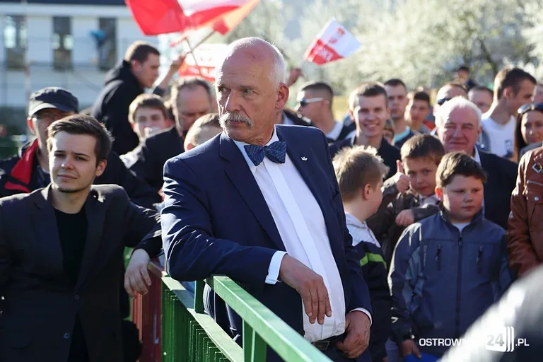 Janusz Korwin-Mikke na stadionie (zdjęcia, wideo)