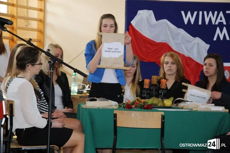 Maturzyści Ekonomika abiturientami (zdjęcia)