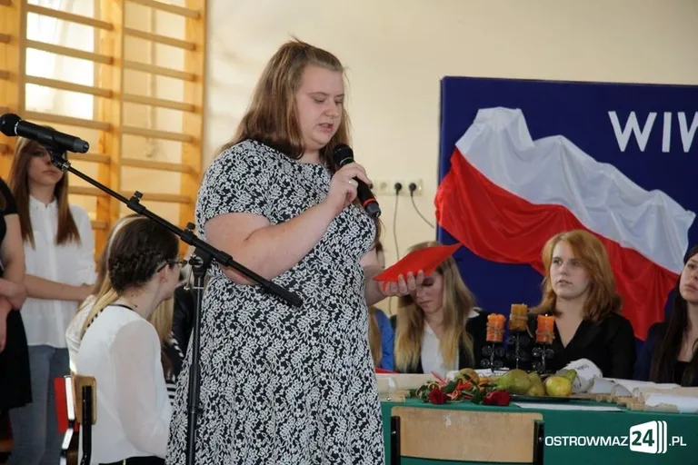 Maturzyści Ekonomika abiturientami (zdjęcia)