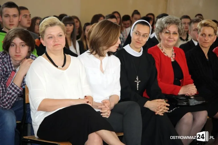 Maturzyści Ekonomika abiturientami (zdjęcia)