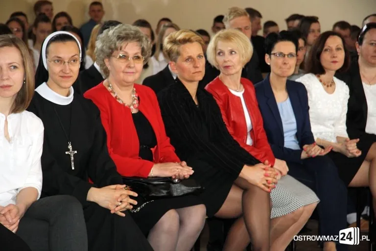 Maturzyści Ekonomika abiturientami (zdjęcia)