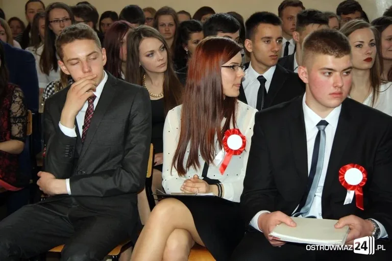 Maturzyści Ekonomika abiturientami (zdjęcia)
