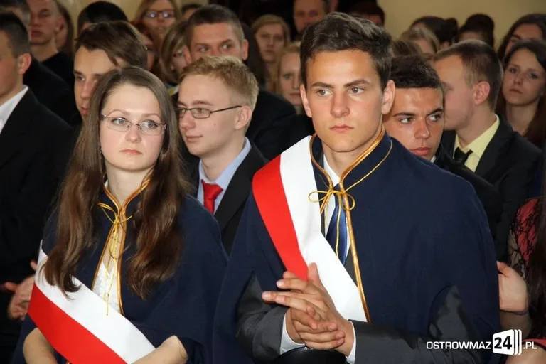 Maturzyści Ekonomika abiturientami (zdjęcia)
