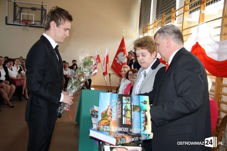 Maturzyści Ekonomika abiturientami (zdjęcia)
