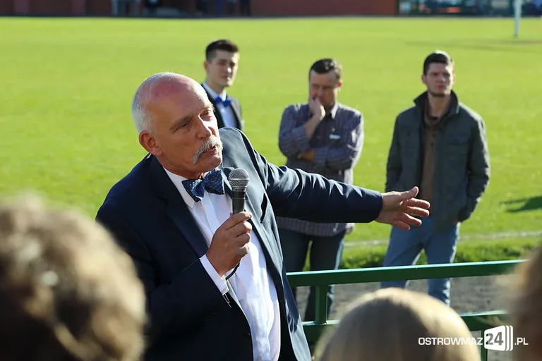 Janusz Korwin-Mikke na stadionie (zdjęcia, wideo)