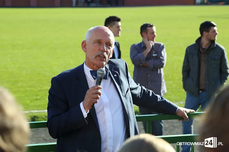 Janusz Korwin-Mikke na stadionie (zdjęcia, wideo)