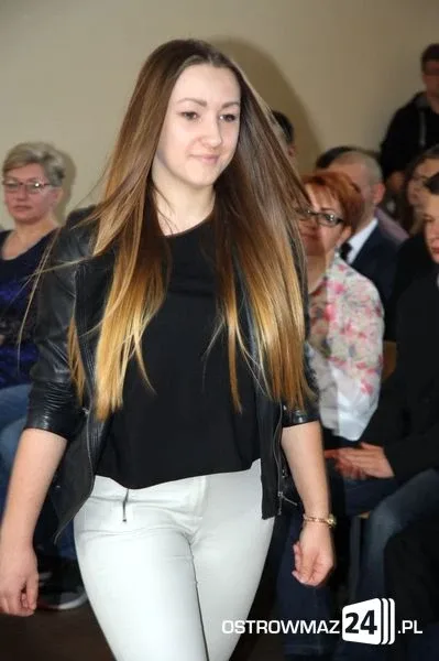 Maturzyści Ekonomika abiturientami (zdjęcia)