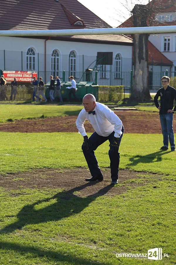 Janusz Korwin-Mikke na stadionie (zdjęcia, wideo)