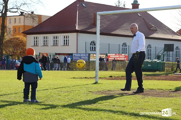 Janusz Korwin-Mikke na stadionie (zdjęcia, wideo)